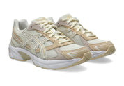 chaussure de runninng ASICS GEL 1130 BEIGE CREME , blanc , semelle confortable , vue de 3/4