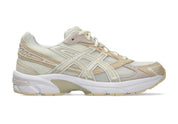 chaussure de runninng ASICS GEL 1130 BEIGE CREME , blanc , semelle confortable , vue de profil 