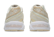 chaussure de runninng ASICS GEL 1130 BEIGE CREME , blanc , semelle confortable , vue de derrière
