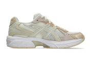 chaussure de runninng ASICS GEL 1130 BEIGE CREME , blanc , semelle confortable , vue de profil 