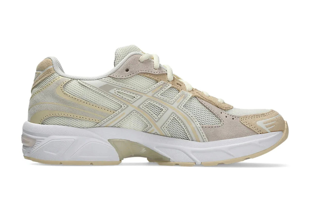 chaussure de runninng ASICS GEL 1130 BEIGE CREME , blanc , semelle confortable , vue de profil 