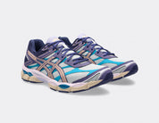 Sneaker ASICS Gel-Cumulus 16 Purple Cloud Grey Bisque en mesh gris avec détails violets et beige crème, amorti GEL et design rétro-running inspiré des années 2010.