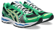 ASICS Gel-Kayano 12.1 Black Cilantro noire et verte avec empeigne en mesh technique, renforts superposés et semelle à technologie GEL vue de 3/4 face. 