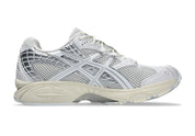 Image de la ASICS Gel-Nimbus 10.1 White Pure Silver, sneaker running en mesh blanc et cuir synthétique argenté, avec technologie GEL™ amortissante, semelle épaisse EVA et design rétro 2000s