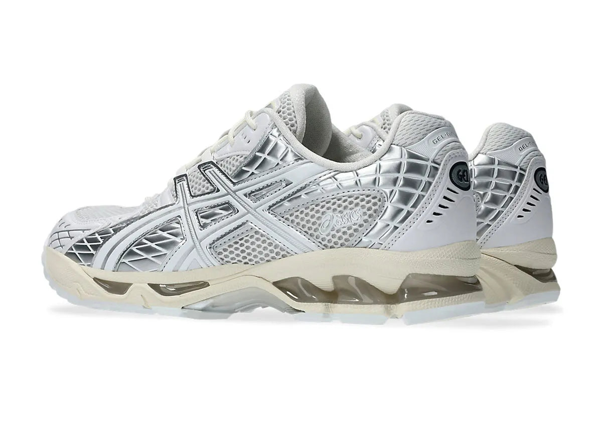 Image de la ASICS Gel-Nimbus 10.1 White Pure Silver, sneaker running en mesh blanc et cuir synthétique argenté, avec technologie GEL™ amortissante, semelle épaisse EVA et design rétro 2000s