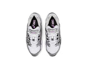 Sneaker ASICS Gel-Nimbus 9 White Black Light Pink en mesh blanc avec détails noirs et roses, amorti GEL et design rétro-running inspiré des années 2000.