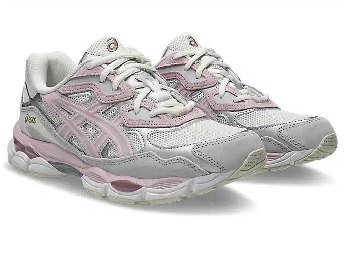 Sneakers ASICS Gel-NYC Concrete Barely Rose en mesh technique respirant avec amorti GEL® premium et détails synthétiques raffinés.Vue de profil