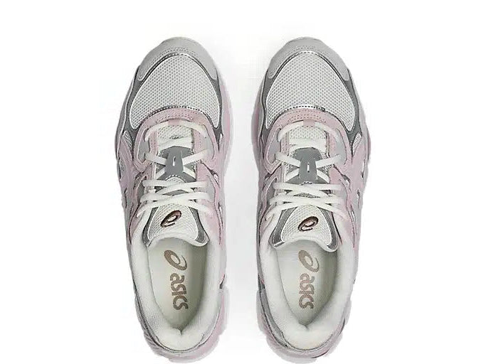 Sneakers ASICS Gel-NYC Concrete Barely Rose en mesh technique respirant avec amorti GEL® premium et détails synthétiques raffinés.Vue de haut 