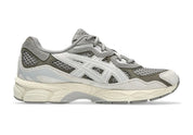 asics gel nyc grise et creme
