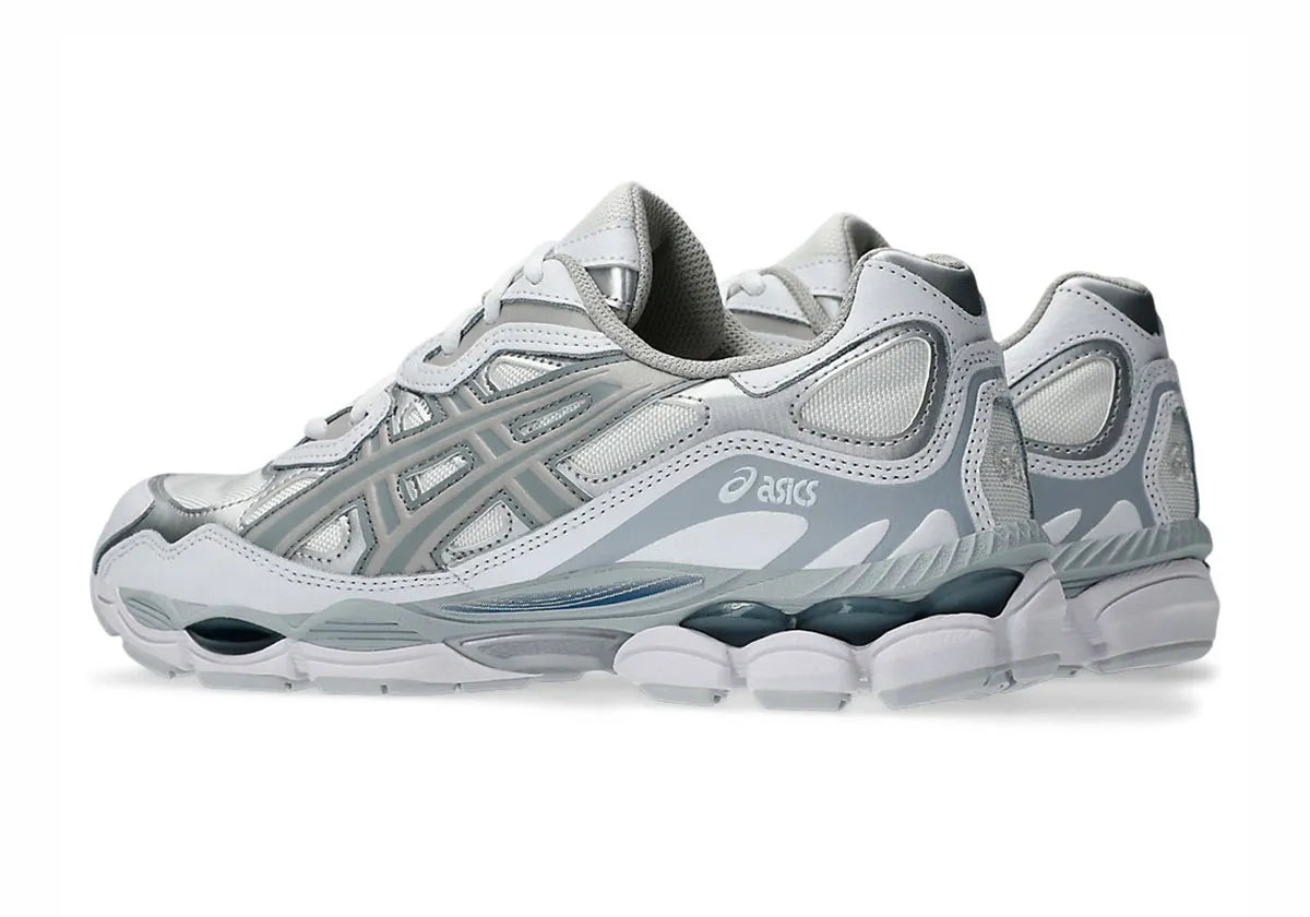 asics gel nyc triple white et grise