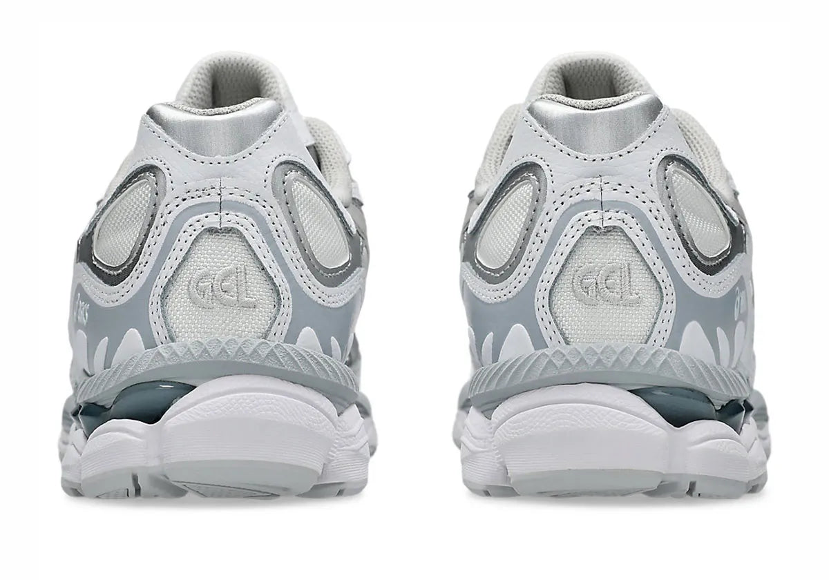 asics gel nyc triple white et grise