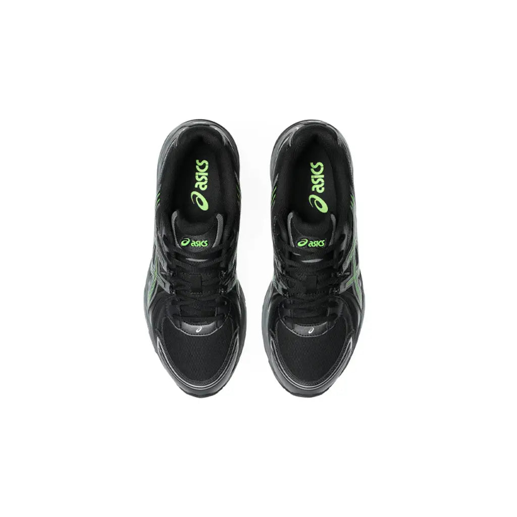 ASICS Gel-Sekiran Black Silver Green en mesh noir avec détails argentés et verts, amorti GEL et silhouette technique contemporaine.