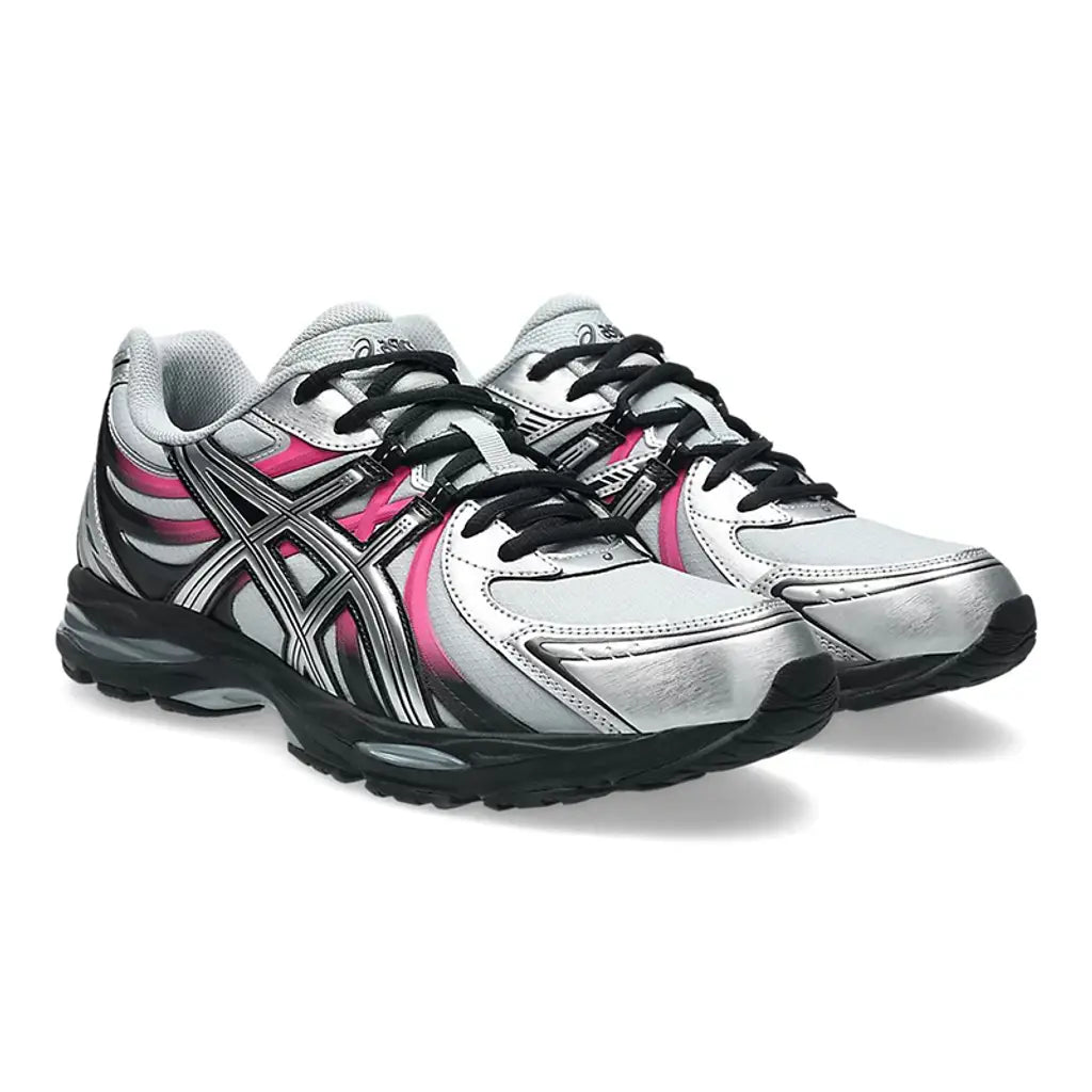 ASICS Gel-Sekiran Hot Pink Piedmont Grey en mesh gris avec détails rose vif, amorti GEL et silhouette technique moderne.