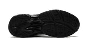 Sneaker ASICS GT-2160 JJJJound Black en mesh noir avec amorti GEL et design rétro-running minimaliste premium vue sur la semelle. 