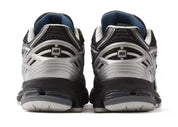 Sneaker New Balance 1906R en mesh bleu nuit, suède premium, détails argent réfléchissants, amorti ABZORB et N-ergy, collaboration atmos Blue Moon