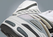 Sneakers adidas Adistar Jellyfish Pharrell Williams en Solid Grey et Black avec mesh respirant et amorti Adistar réactif.