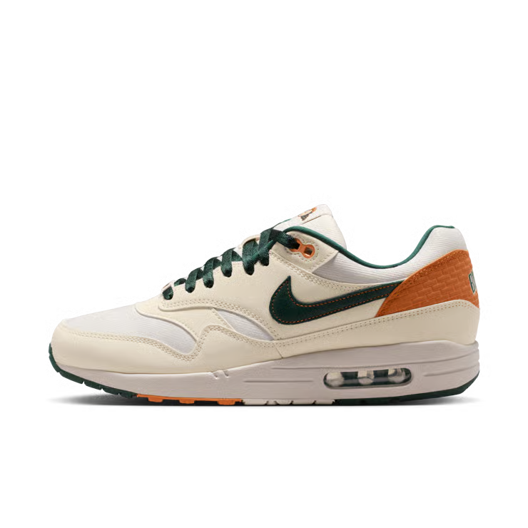 Nike Air Max 1 Baltimore Orioles City Connect 2026 avec tige en mesh respirant, empiècements en cuir et daim, unité Air Max visible et détails inspirés des Baltimore Orioles.