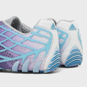 Adidas F50 Ghost Sprint Bad Bunny Dark Marine avec tige textile bleu marine, dégradé bleu clair, motif effet toile d’araignée et semelle extérieure en caoutchouc.