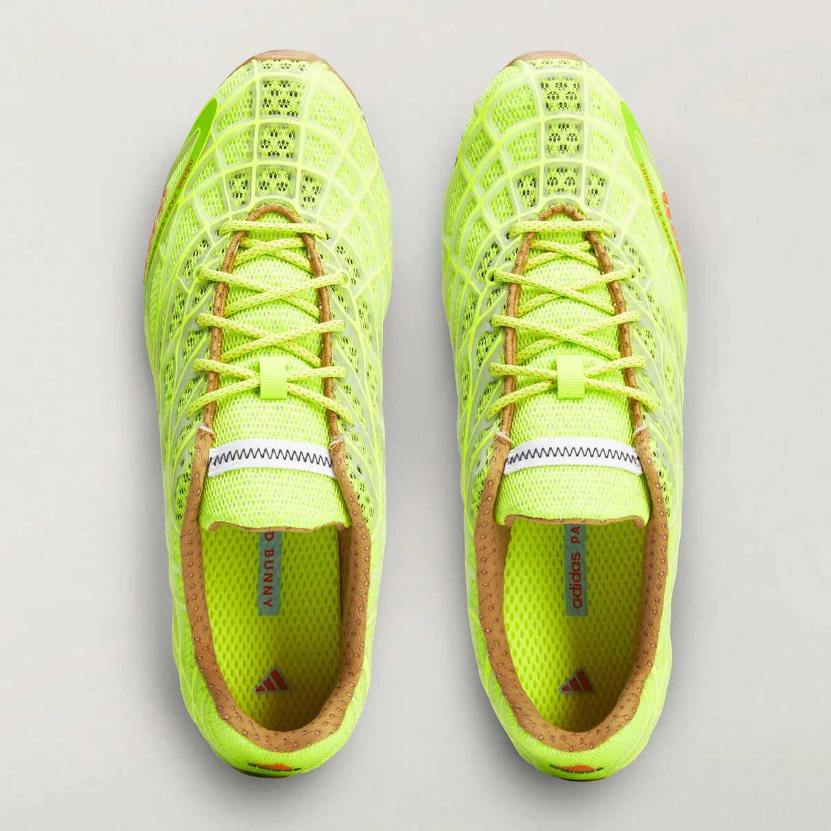 Adidas F50 Ghost Sprint Bad Bunny Solar Slime avec tige textile jaune-vert Solar Slime, détails noirs, motif inspiré de la F50 Spider et semelle extérieure en caoutchouc.