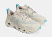 Sneakers On Running Cloudsolo LOEWE Sand Turquoise en matériaux techniques premium avec semelle CloudTec® et finitions luxe contemporaines vue de 3/4 face. 