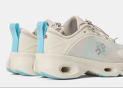 Sneakers On Running Cloudsolo LOEWE Sand Turquoise en matériaux techniques premium avec semelle CloudTec® et finitions luxe contemporaines vue de 3/4 arrière. 