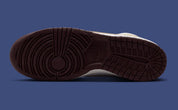 Nike SB Dunk High Pro Beyond, sneakers de skateboard avec tige montante, amorti Zoom Air et semelle extérieure adhérente.