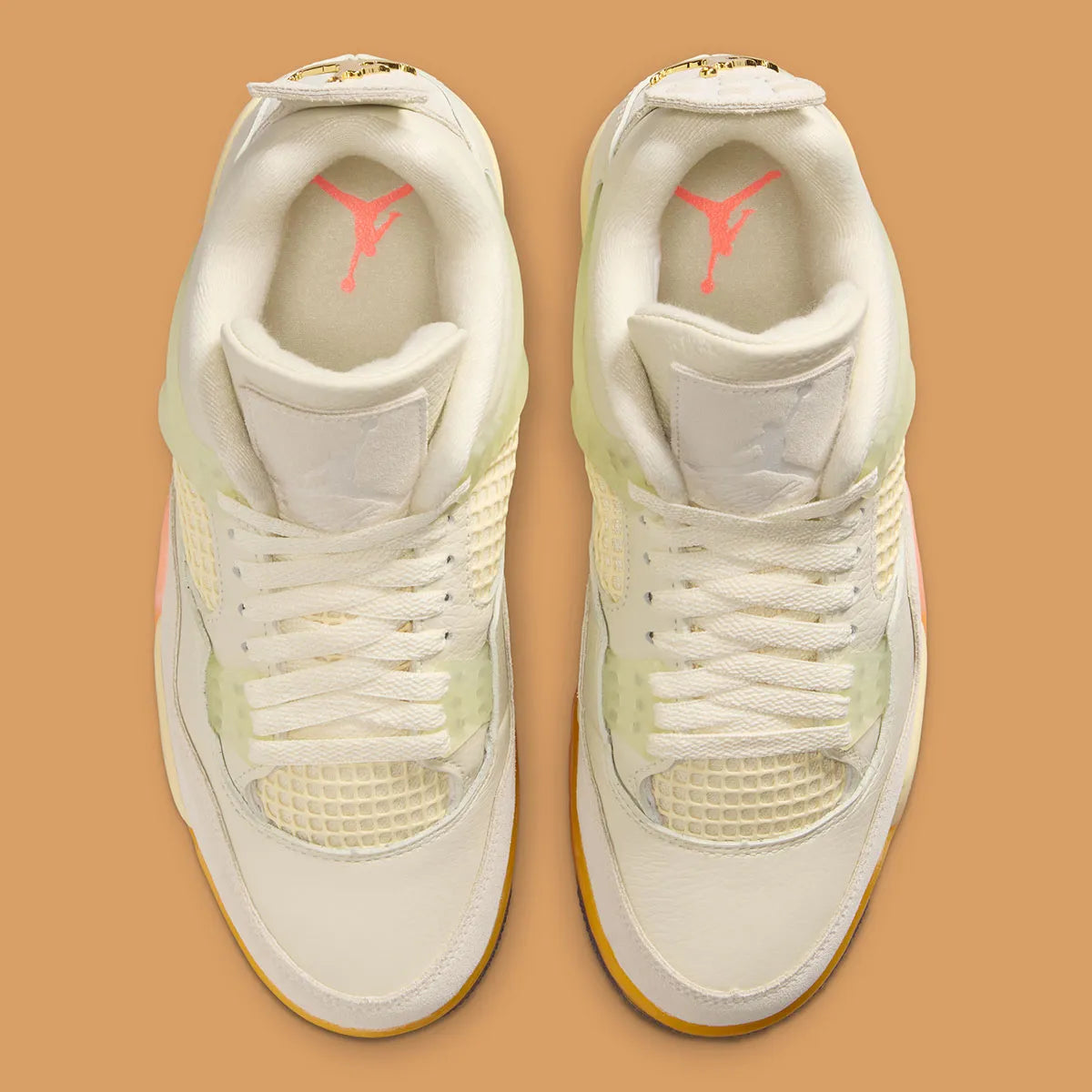 Air Jordan 4 Retro Birds of Paradise, sneakers Jordan 4 avec amorti Air-Sole visible, tige en matériaux premium et coloris Birds of Paradise.
