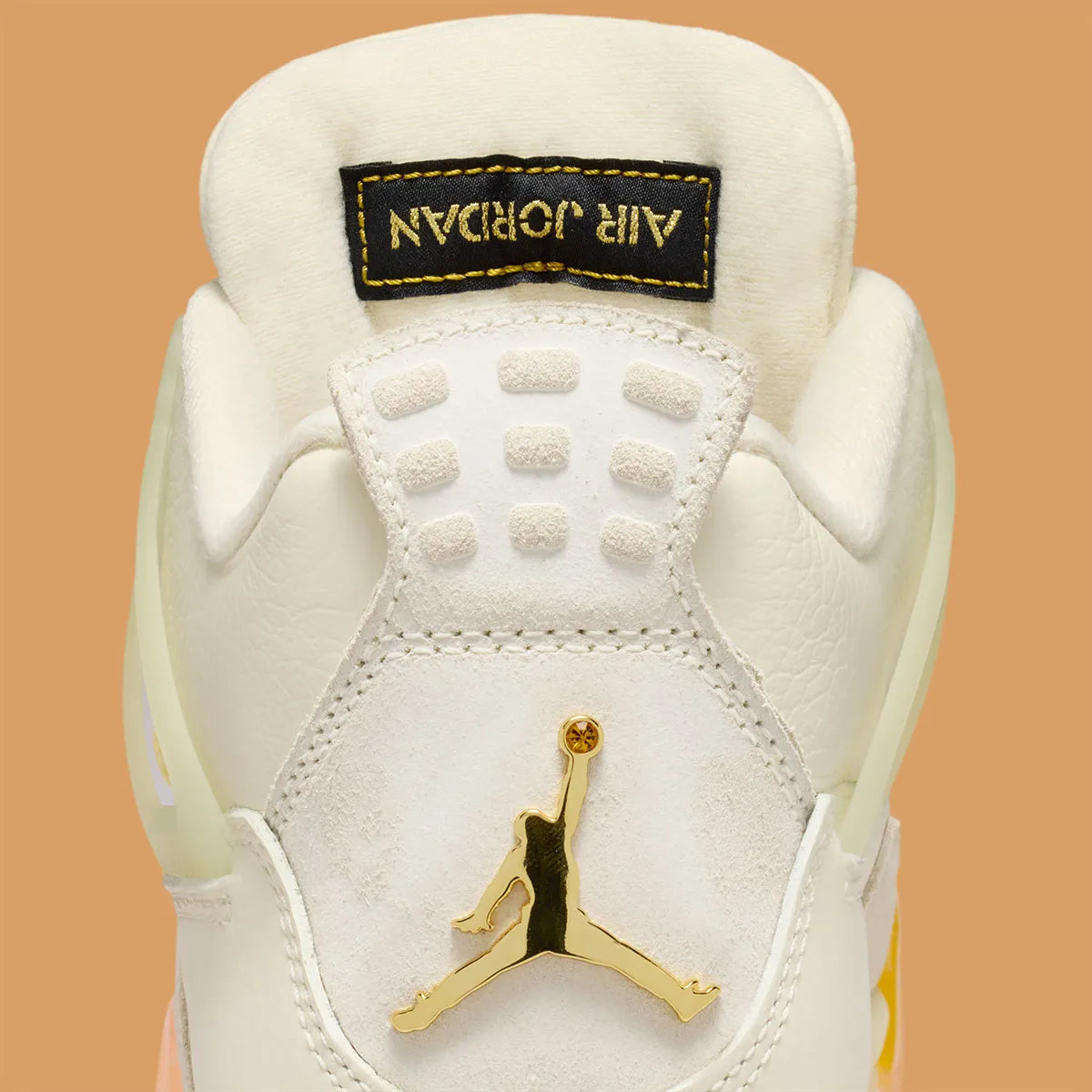 Air Jordan 4 Retro Birds of Paradise, sneakers Jordan 4 avec amorti Air-Sole visible, tige en matériaux premium et coloris Birds of Paradise.