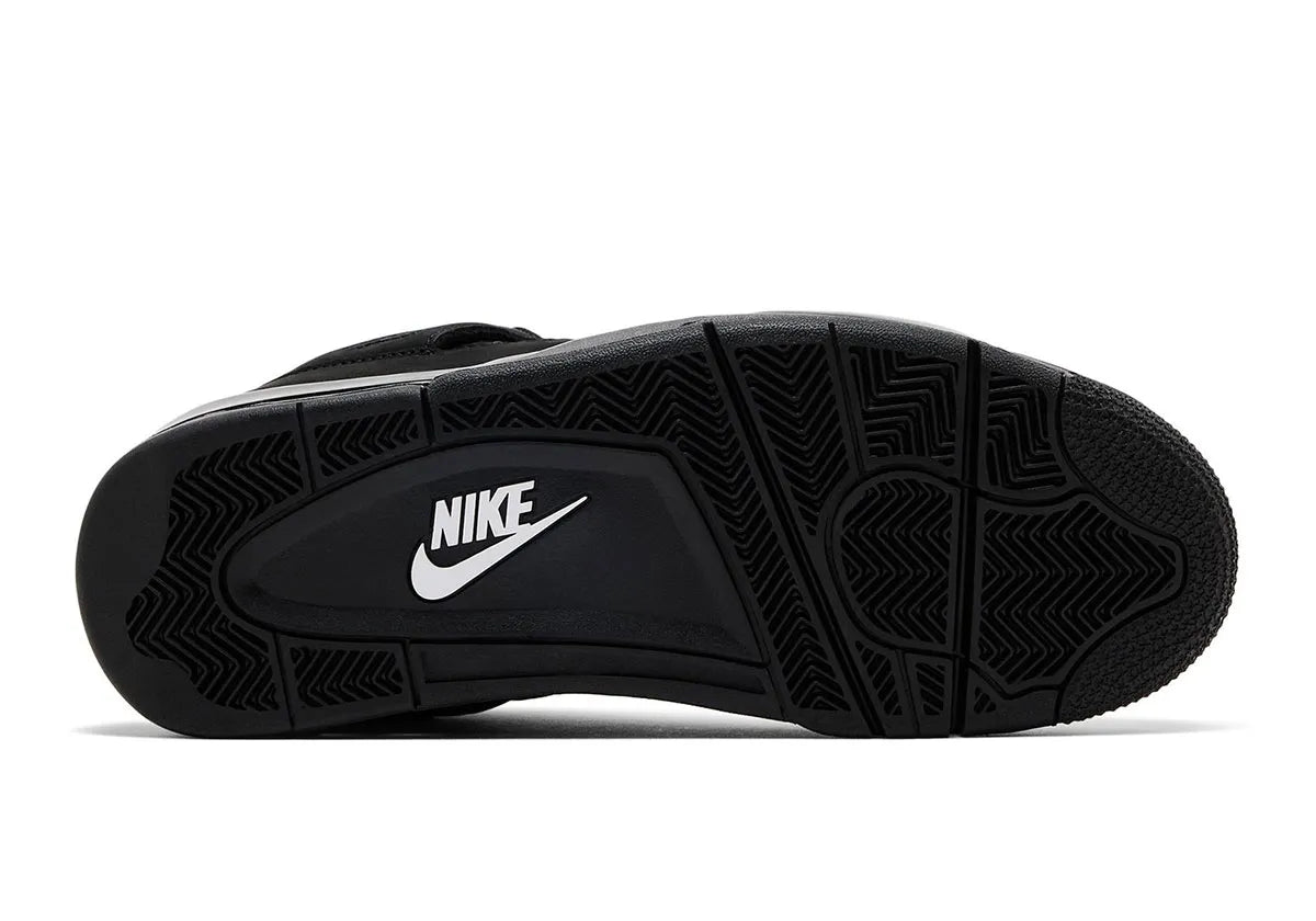 Air Jordan 4 Retro Black Cat 2025, sneaker nubuck noir avec détails graphite, ailes moulées, logo noir-gris, semelle caoutchouc et Air-Sole visible. (vue semelle)