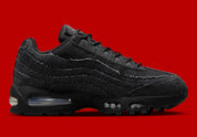 Chaussure de rue air max 95 black levi's effet jean noir , semelle confortable , vu de   profil
