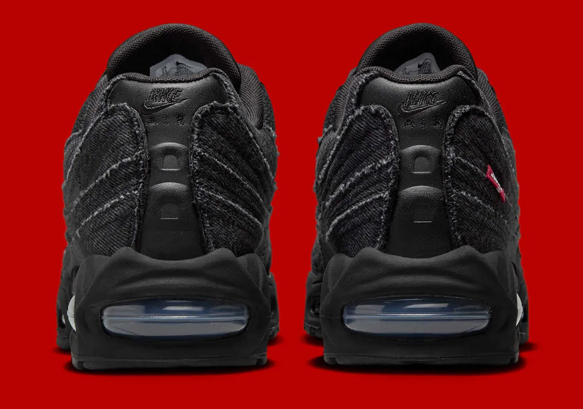  Chaussure de rue air max 95 black levi's effet jean noir , semelle confortable , vu de  derrière