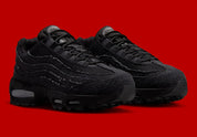  Chaussure de rue air max 95 black levi's effet jean noir , semelle confortable , vu de 3/4