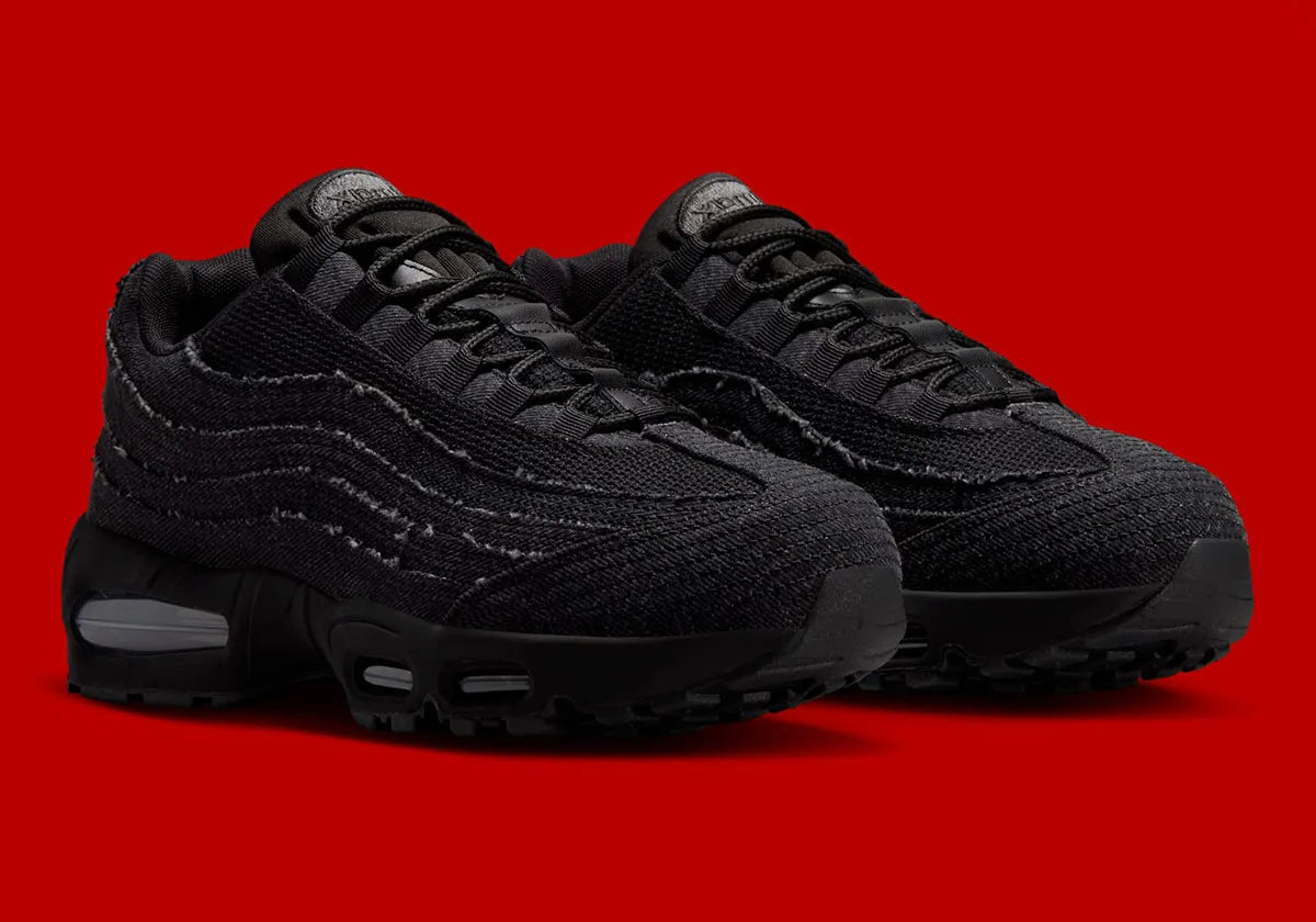  Chaussure de rue air max 95 black levi's effet jean noir , semelle confortable , vu de 3/4