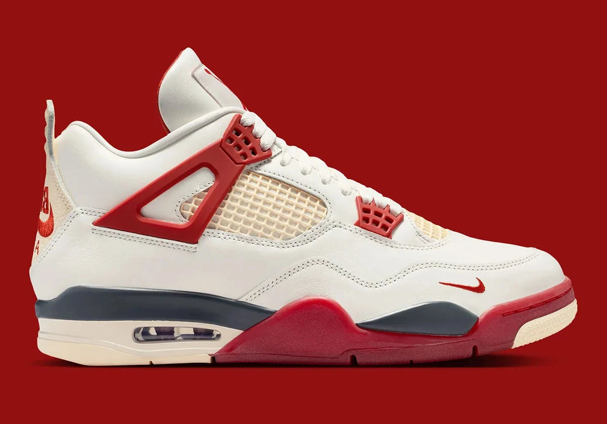 Sneaker Air Jordan 4 Nigel Sylvester Brick By Brick rouge brique en suède premium avec semelle Air visible et détails OG iconiques.