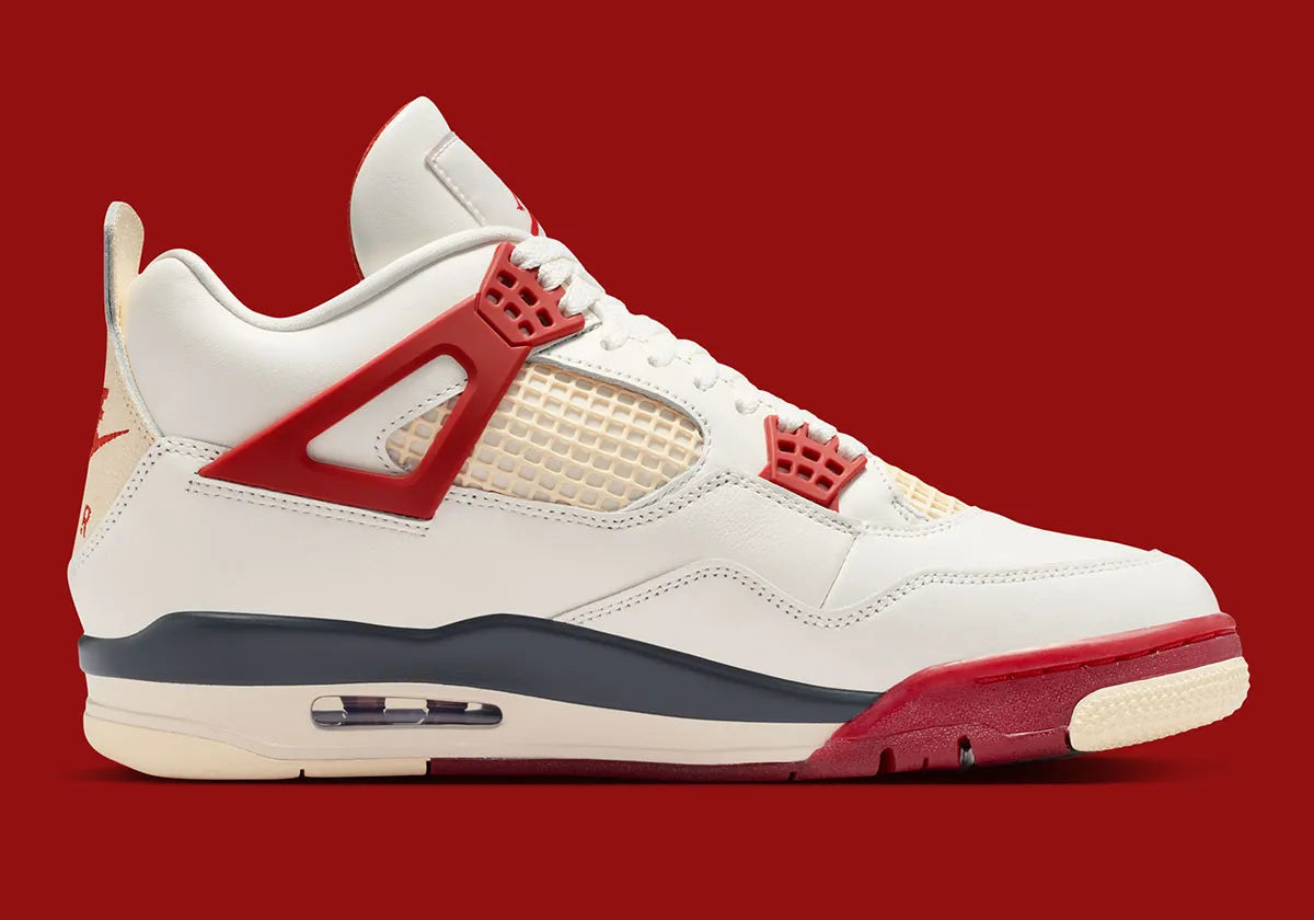 Sneaker Air Jordan 4 Nigel Sylvester Brick By Brick rouge brique en suède premium avec semelle Air visible et détails OG iconiques.