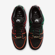 Sneakers Nike SB Dunk Low Bronx Girls Skate en cuir et daim premium, avec détails multicolores vibrants, accents brodés exclusifs et amorti Zoom Air intégré.