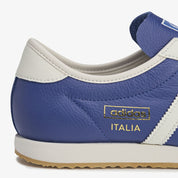 Sneakers adidas Italia SPZL C.P. Company Collegiate Royal en matériaux premium avec détails collaboratifs et semelle fine confortable vue zoomée sur les détails arrière de la paire de chaussure. 