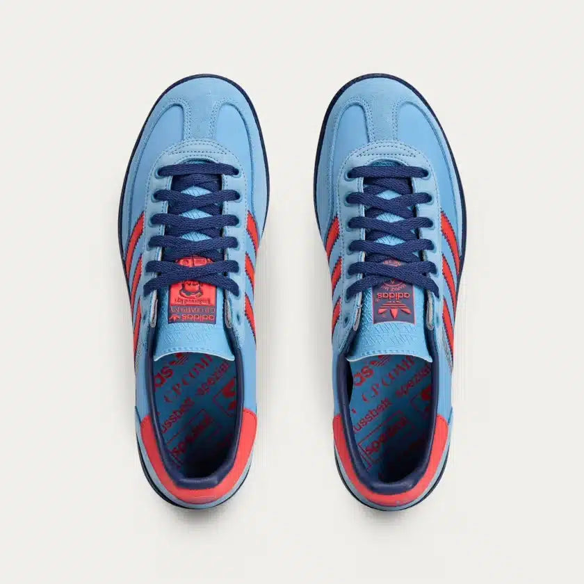 Sneakers adidas Manchester SPZL C.P. Company Light Blue en textile premium avec finitions collaboratives et semelle confortable, vue du dessus