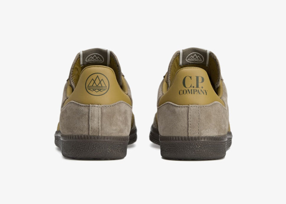 Sneakers Adidas Wimberly SPZL C.P. Company Tech Khaki en textile technique premium avec détails collaboratifs et semelle confortable, vue de derrière. 