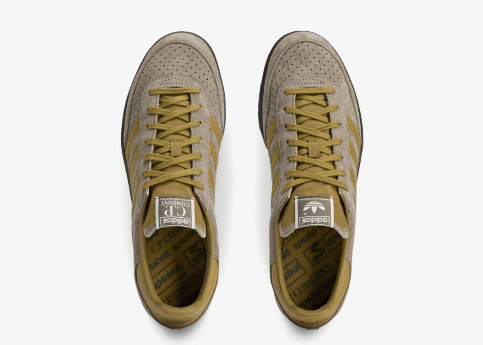 Sneakers Adidas Wimberly SPZL C.P. Company Tech Khaki en textile technique premium avec détails collaboratifs et semelle confortable, vue du dessus. 