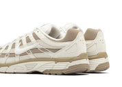 Nike P-6000 Light Orewood Brown beige et kaki avec tige en mesh, empiècements multicouches et semelle rétro-running.