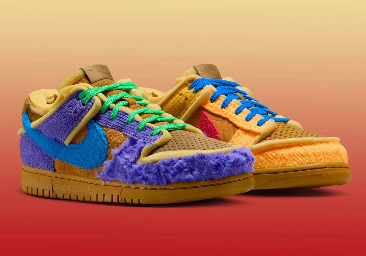 Nike Dunk Low Cactus Plant Flea Market Swamp Sponge Psychic Purple avec tige asymétrique en textile, suède, velours côtelé, tissu éponge et fausse fourrure, détails en mousse apparente et semelle cupsole en caoutchouc.