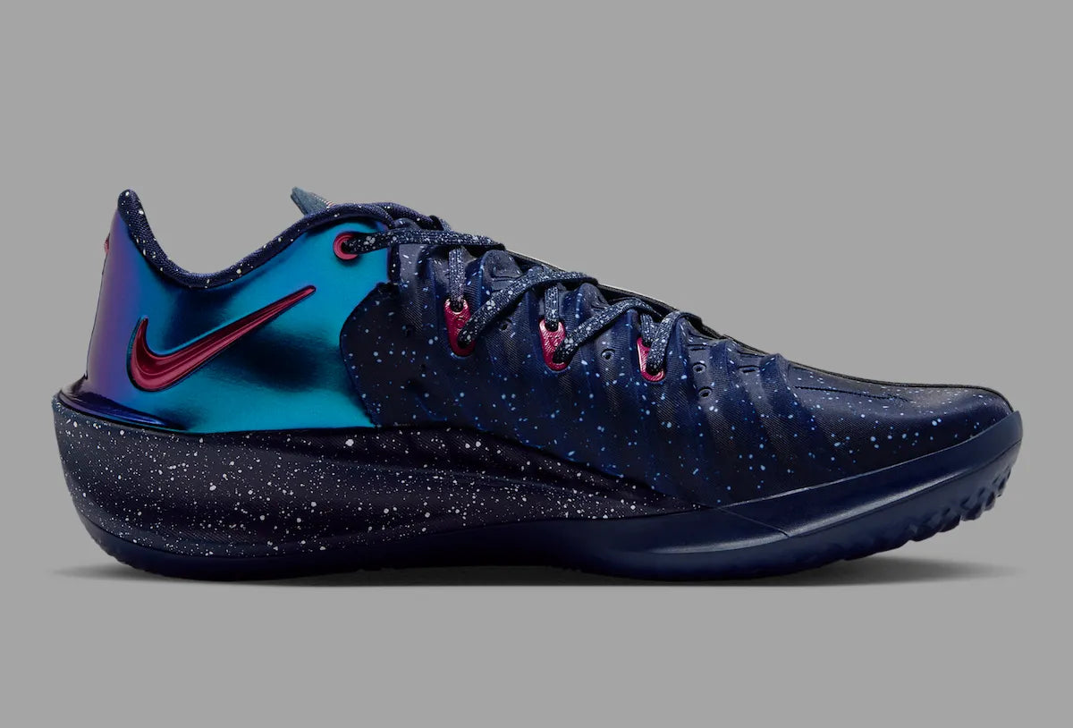 Nike Air Zoom GT Cut 4 Cade Cunningham College Navy PE, sneaker de basketball Nike bleu marine en édition Player Exclusive associée à Cade Cunningham vue de profil. 