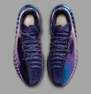 Nike Air Zoom GT Cut 4 Cade Cunningham College Navy PE, sneaker de basketball Nike bleu marine en édition Player Exclusive associée à Cade Cunningham vue de profil. 