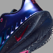 Nike Air Zoom GT Cut 4 Cade Cunningham College Navy PE, sneaker de basketball Nike bleu marine en édition Player Exclusive associée à Cade Cunningham vue de profil. 