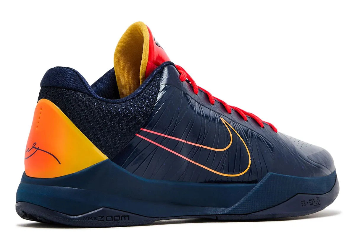 Chaussures de basketball Nike Kobe 5 Protro Caitlin Clark Indiana Fever en mesh technique avec amorti Zoom Air et design performance premium vue de 3/4 arrière. 