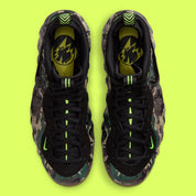 Nike Air Foamposite Pro Army Camo 2026, sneaker Nike Foamposite au motif camouflage vert kaki et noir avec coque moulée et Swoosh latéral.