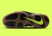 Nike Air Foamposite Pro Army Camo 2026, sneaker Nike Foamposite au motif camouflage vert kaki et noir avec coque moulée et Swoosh latéral.