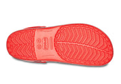 Crocs Classic Clog Lightning McQueen rouges inspirées de Flash McQueen de Disney Pixar Cars, avec graphismes exclusifs, bride pivotante et semelle légère en résine Croslite™.