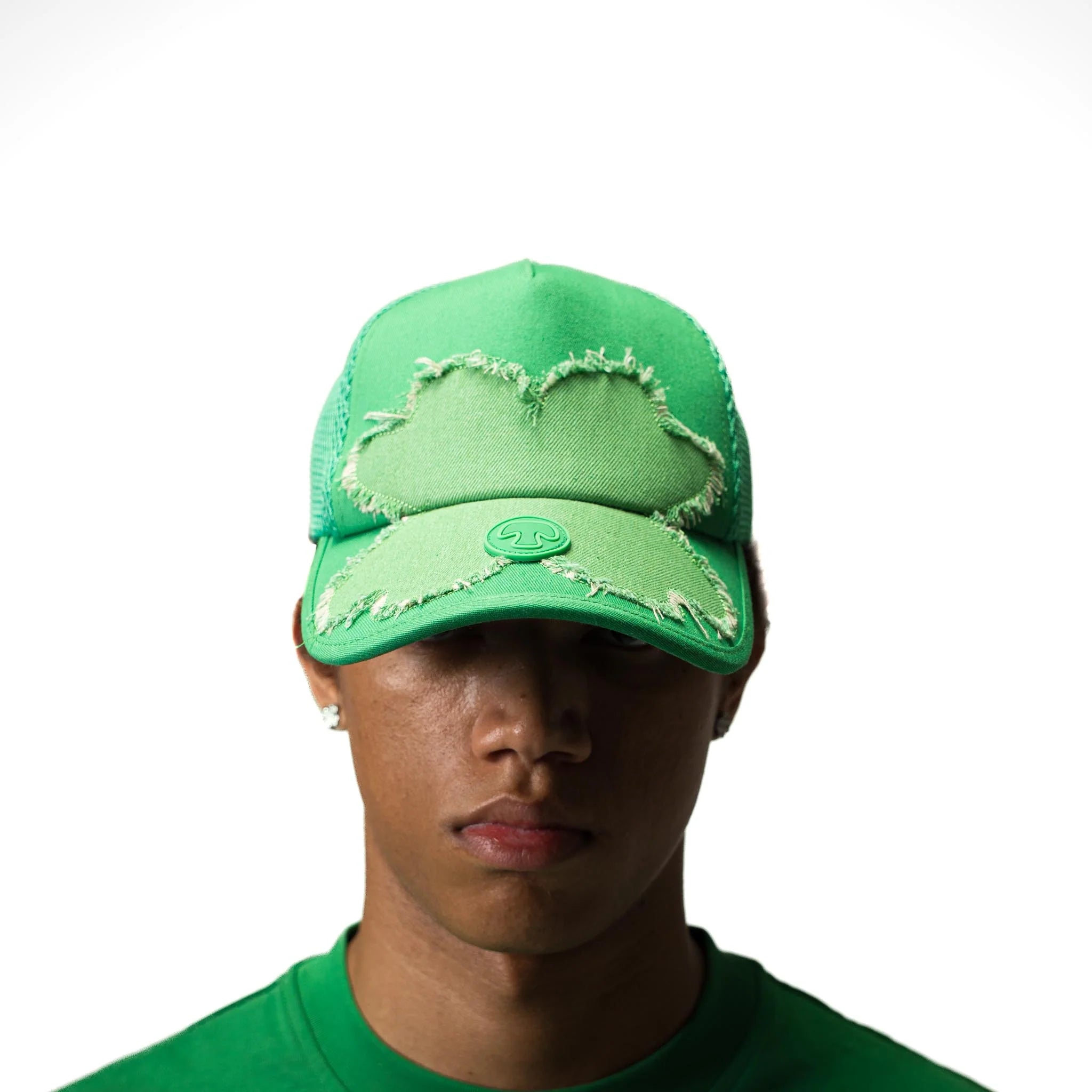 Casquette Torom Verte – casquette streetwear en coton premium vert avec logo brodé, portée
